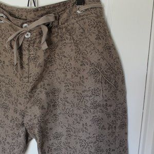 Neutral Floral Shorts